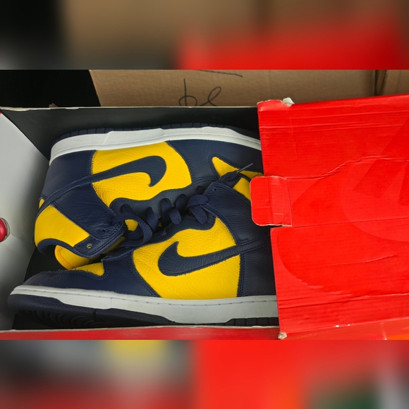 Nike Michigan Wolverine Dunk Hi  Blue and Yellow Sneakers Sz 9.5 Mens - Picture 3 of 6